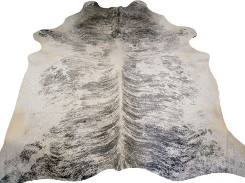 Naturalna skóra bydlęca 245x225 cm rozłożona w dużym salonie - TYGRYS - dekoracyjneskory.pl