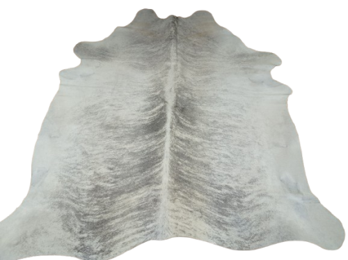 Naturalna skóra bydlęca 205x185 cm rozłożona w dużym salonie  - dekoracyjneskory.pl