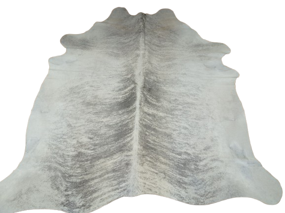 Naturalna skóra bydlęca 205x185 cm rozłożona w dużym salonie  - dekoracyjneskory.pl