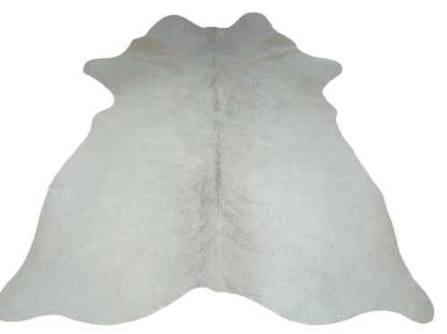 Naturalna skóra bydlęca KREMOWO-SZARA 160x135 cm rozłożona w dużym salonie  - dekoracyjneskory.pl
