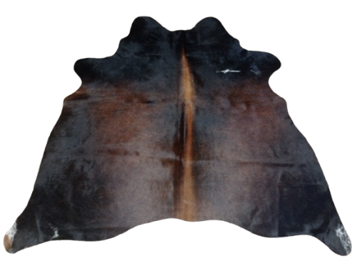 Naturalna skóra bydlęca BRĄZOWO-CZARNA 145x155 cm rozłożona w dużym salonie  - dekoracyjneskory.pl