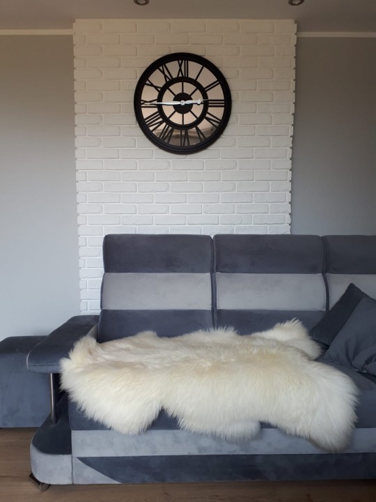 skóra owcza XL  - widok na kanapie - dekoracyjneskory.pl